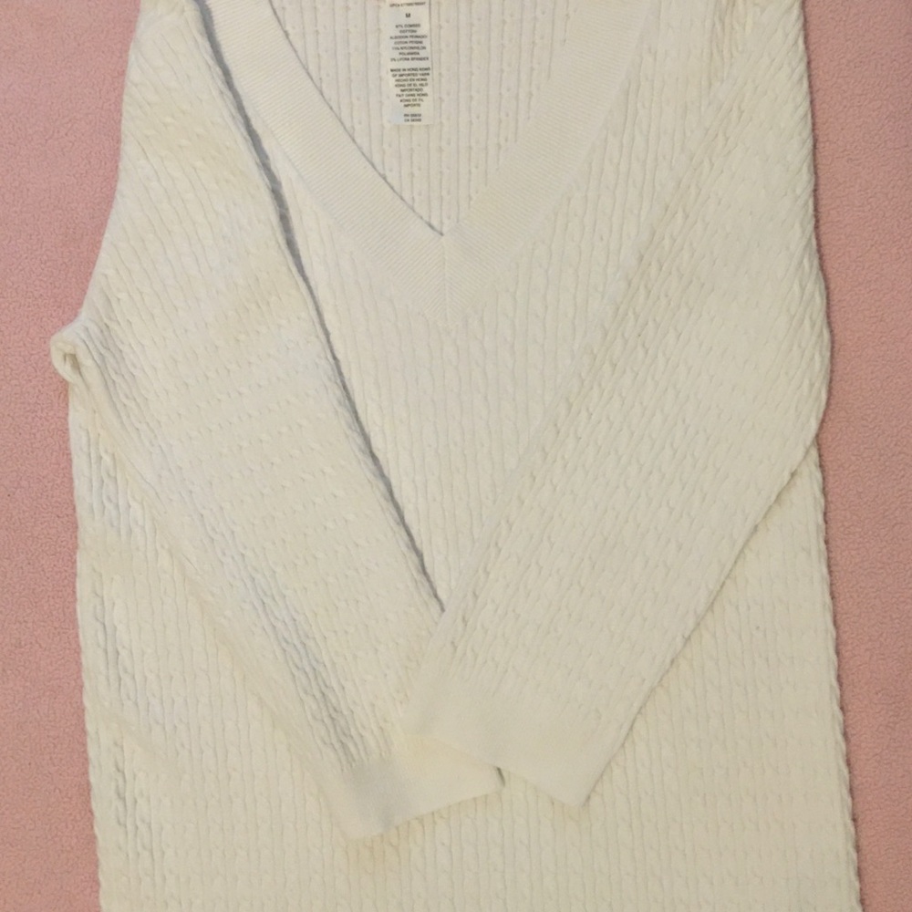 3/4 sleeve V-neck white sweater
